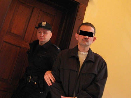 Krzysztofa J. na salę rozpraw dowieziono wprost z aresztu.
