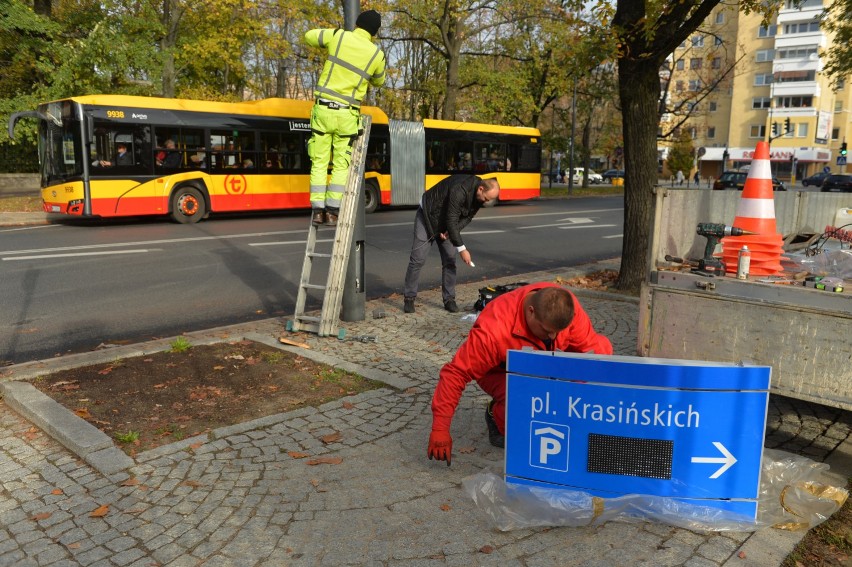 Parkowanie, Warszawa. Przy parkingach pojawią się tablice informujące o liczbie wolnych miejsc