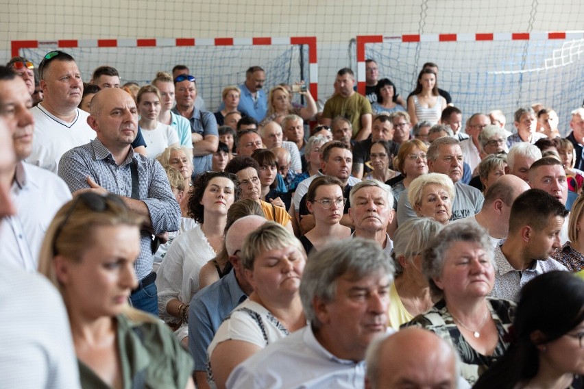 Burzliwe spotkanie mieszkańców z władzami Rzeszowa, w hali...