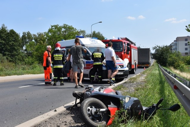 Wypadek przy ulicy Sikorskiego. Samochód ciężarowy zderzył się ze skuterem