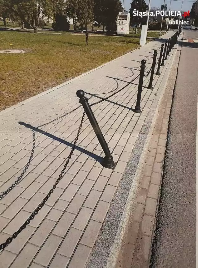 Uszkodzona barierka przy ul. Nowej w Ciasnej.