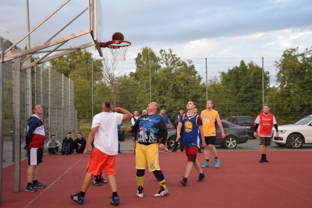 W Aleksandrowie Kujawskim odbył się VI Nocny Turniej Streetball. Imprezę uroczyście otworzył burmistrz, Andrzej Cieśla.