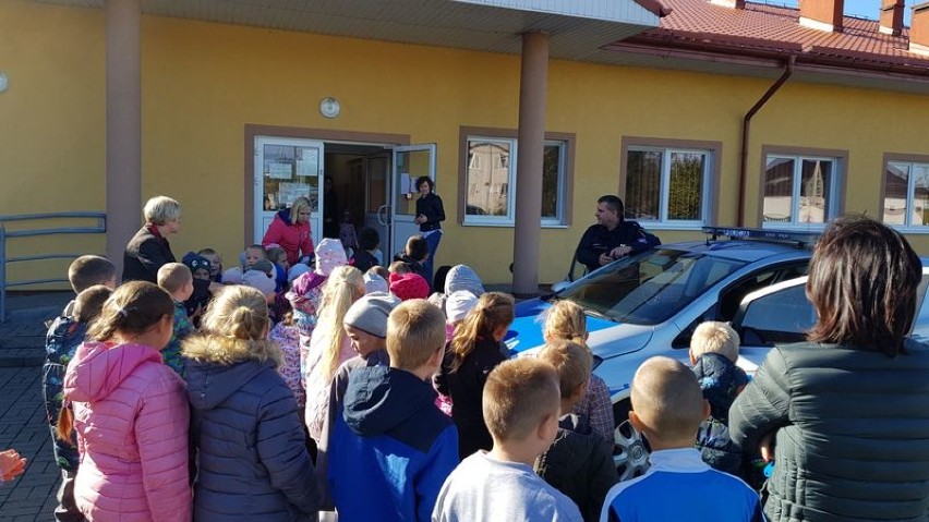 Policjanci w szkole w Szropach