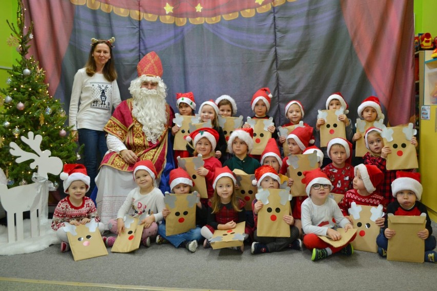 Grupę 3 i 4-latków z przedszkola w Stefanowie odwiedził Święty Mikołaj