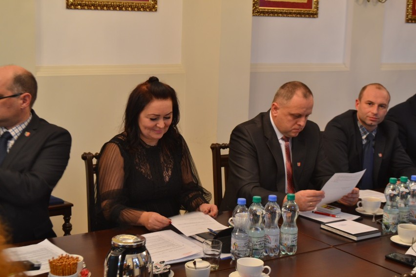 Nowa radna Rady Miejskiej w Lublińcu. Mariola Honisz złożyła ślubowanie, obejmując mandat po wiceburmistrz ZDJĘCIA