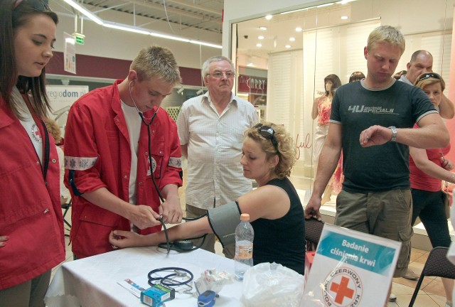 Po zakupach mogło skoczyć ciśnienie. Annie Maliszewskiej mierzył je Dawid Kraiński