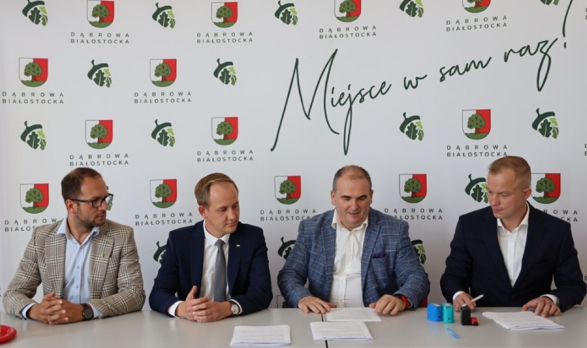 Gospodarka komunalna w Dąbrowie Białostockiej będzie wdrażać e-usługi. Umowa została już podpisana