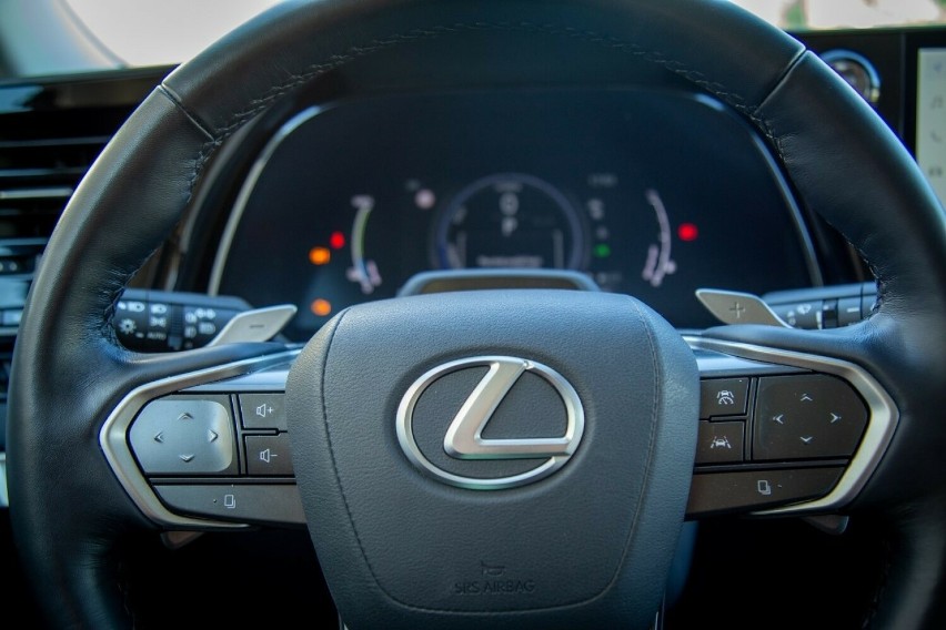 Lexus zanotował ogromny wzrost sprzedaży w porównaniu z 2022...