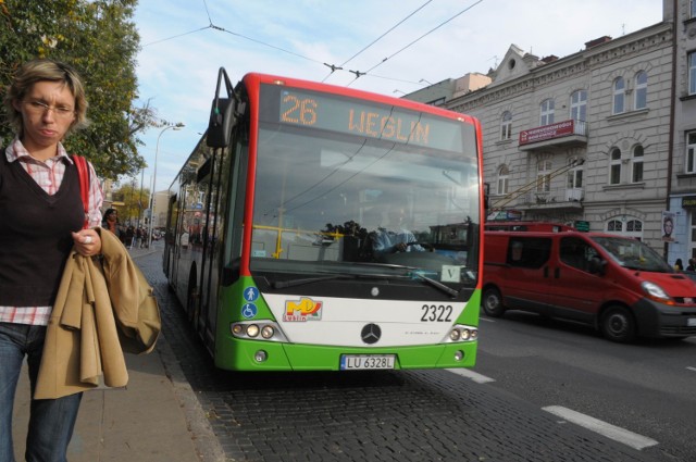 Jak podróżować po Lublinie? Zostaw auto w garażu i wsiądź do autobusu
