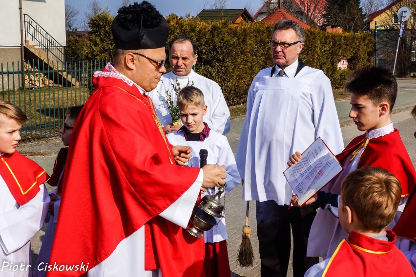 Wielkanoc 2018 nad morzem. Wyjątkowa Niedziela Palmowa w parafii Miłosierdzia Bożego w Chłapowie | ZDJĘCIA, WIDEO