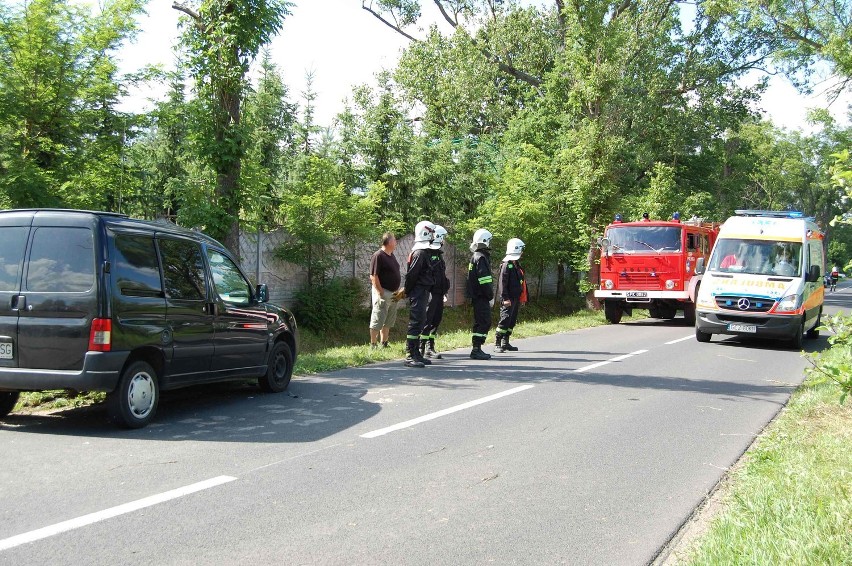 Kiełpinek. Wypadek na trasie Człuchów-Polnica. Podczas zderzenia dwóch aut, ucierpiała piesza