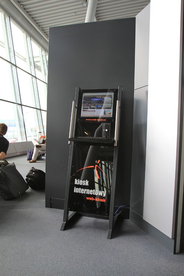 Kiosk internetowy na Lotnisku Chopina