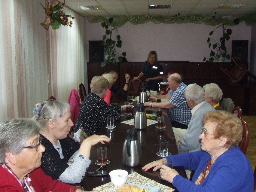 Bezpieczny senior. Spotkanie policjantów z seniorami [zdjęcia]