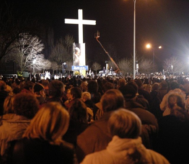 Po śmierci papieża na Łęgach Dębińskich odbyła się msza św.