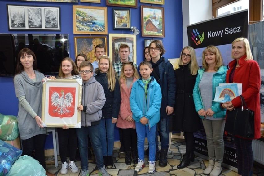 Nowy Sącz. Godło i dary trafią do Polonii na Ukrainie