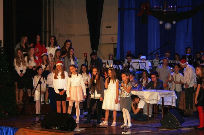 Koncert Świąteczny w Myszkowie w Miejskim Domu Kultury [ZDJĘCIA]