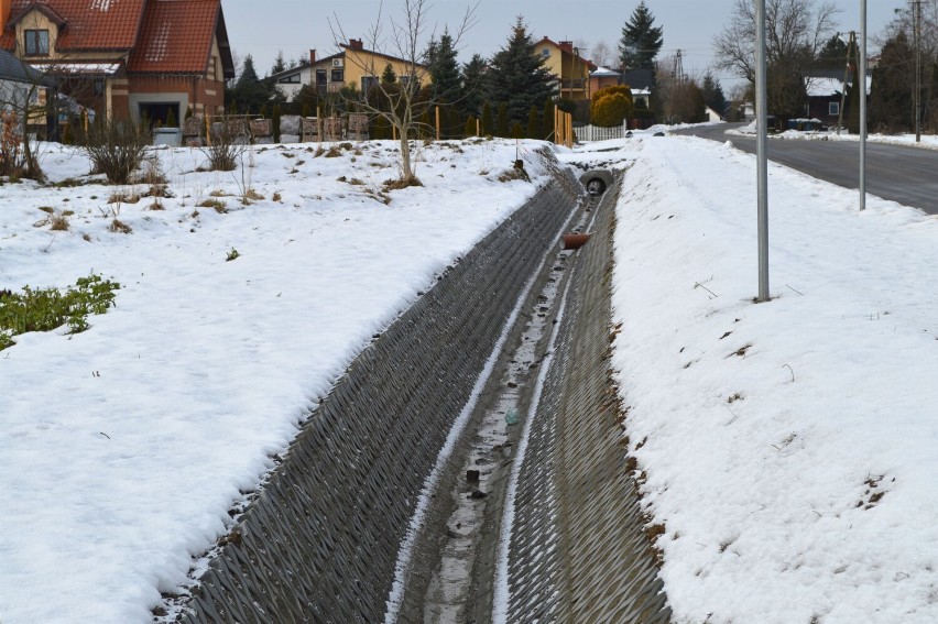 Zmodernizowana droga powiatowa z chodnikiem w Bierówce