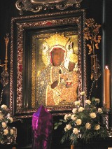 Obraz Matki Boskiej po corocznej konserwacji 