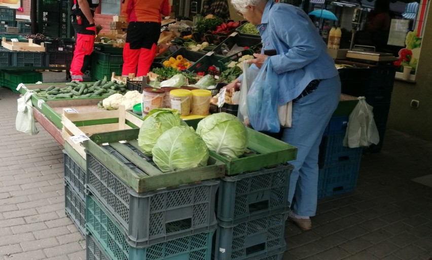 Pruszcz Gdański. Sobota - dzień targowy na rynku miejskim przy Krótkiej |ZDJĘCIA