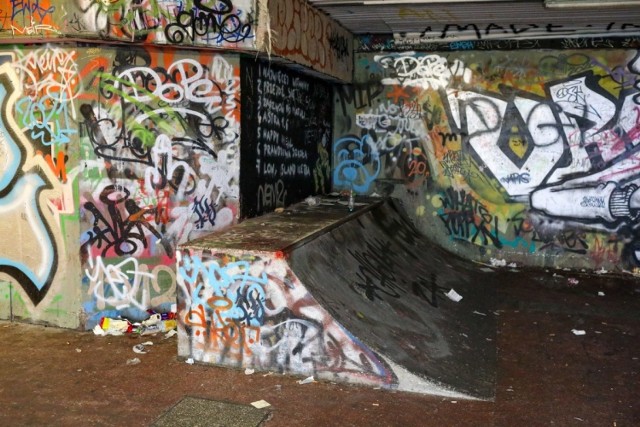 Skatepark w przejściu podziemnym w Szczecinie miał być miejscem spotkań, jest centrum libacji alkoholowych