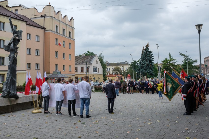 Tarnów. Dzień Sybiraka pod Pomnikiem Ofiar Stalinizmu [ZDJĘCIA]