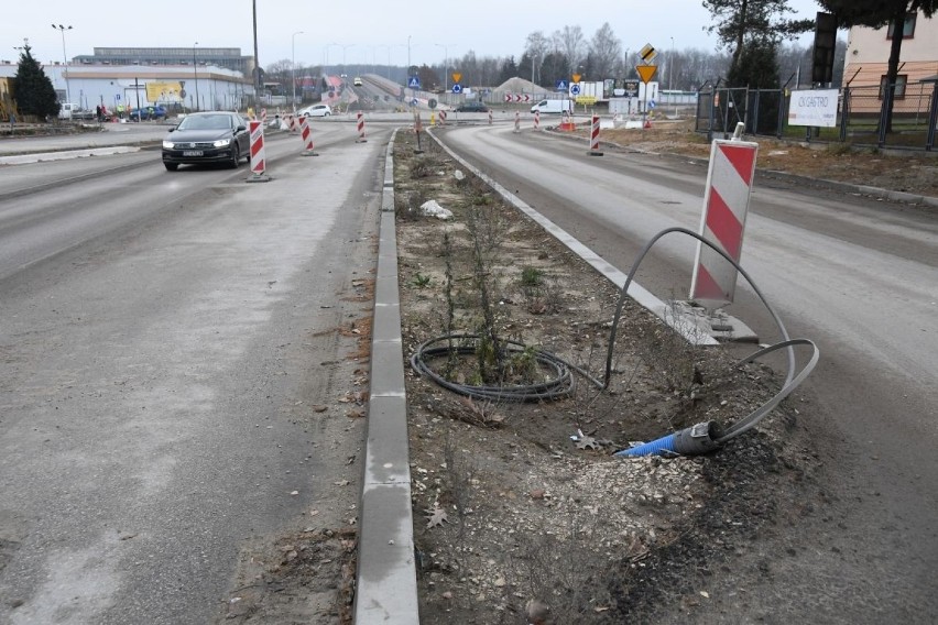 Przed świętami będzie gotowa jezdnia na największej inwestycji drogowej w Kielcach. Trwają intensywne prace. Raport budowy (WIDEO, ZDJĘCIA)