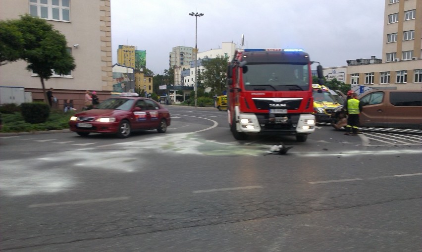 Wypadek na rondzie Jagiellonów w Bydgoszczy [zdjęcia]