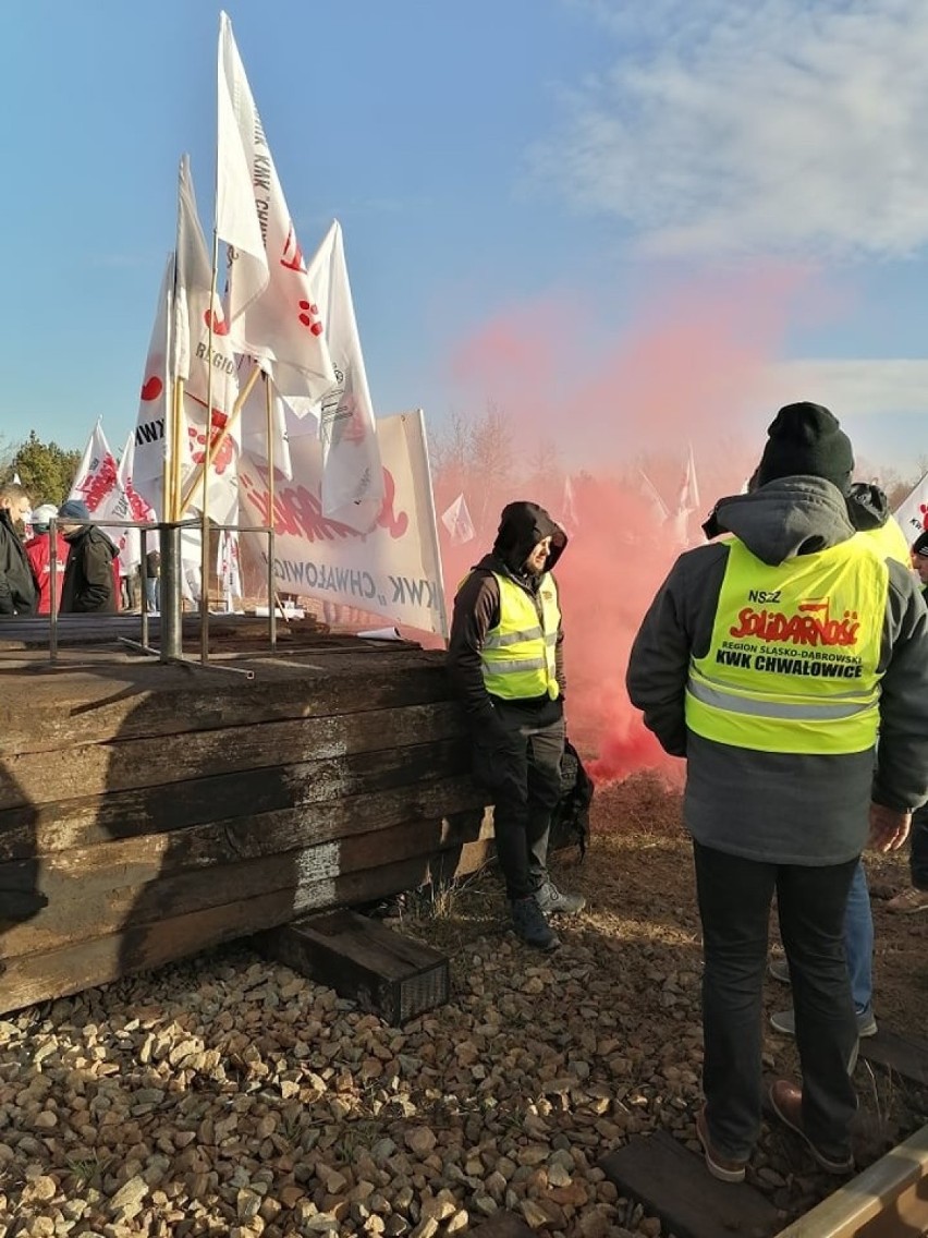 Strajk górników w Sławkowie. Związkowcy zablokowali tory Euroterminalu, protestują przeciw importowi rosyjskiego węgla