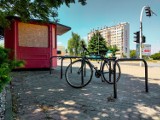 Nowe stojaki do rowerów na osiedlu Serbinów w Kaliszu ZDJĘCIA