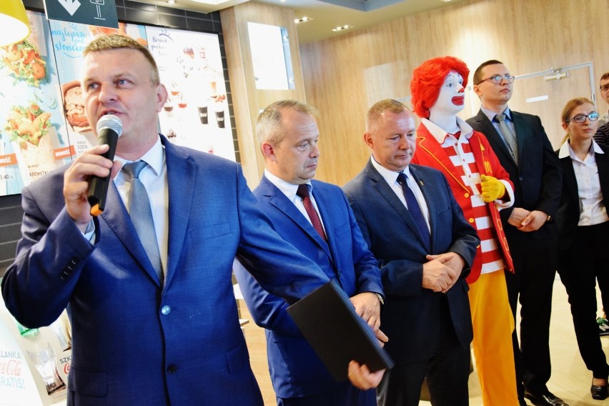 Otwarcie McDonald's w Sieradzu. Jest to 404. lokal tej sieci w Polsce (zdjęcia)