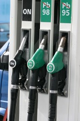W wakacje stanieje paliwo na stacjach benzynowych?