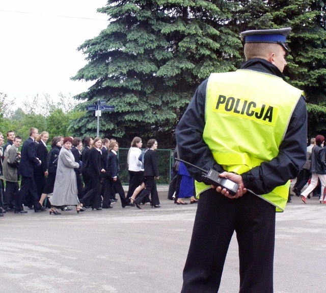 Policjanci codziennie będą patrolować drogi i przejścia dla pieszych w rejonie szkół w Tarnowie i powiecie