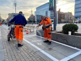 Malują parkingi dla hulajnóg elektrycznych w Katowicach. Będzie ich 40. Większość w śródmieściu