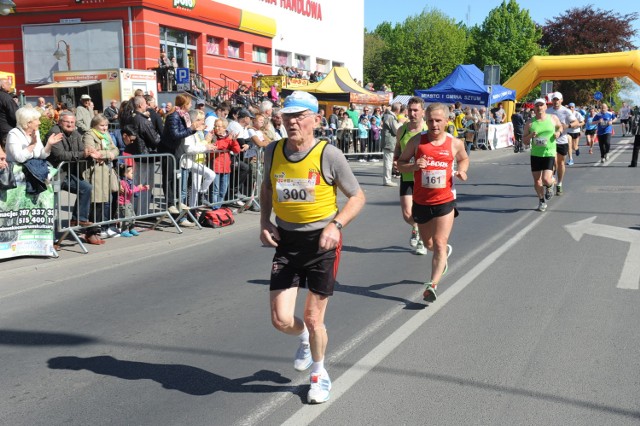 Mieczysław Dobrenko (nr 300, tu na biegu w Sztumie) wygrał swoją kategorię wiekową w Biegu Europejskim
