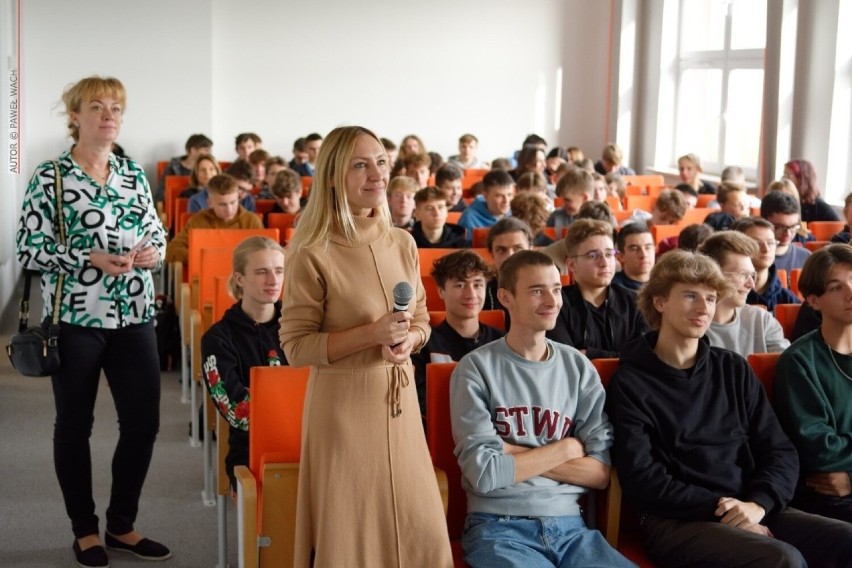 Climate Action Project w Zespole Szkół Elektronicznych w Radomiu. Młodzież bierze udział w niecodziennych, międzynarodowych zajęciach