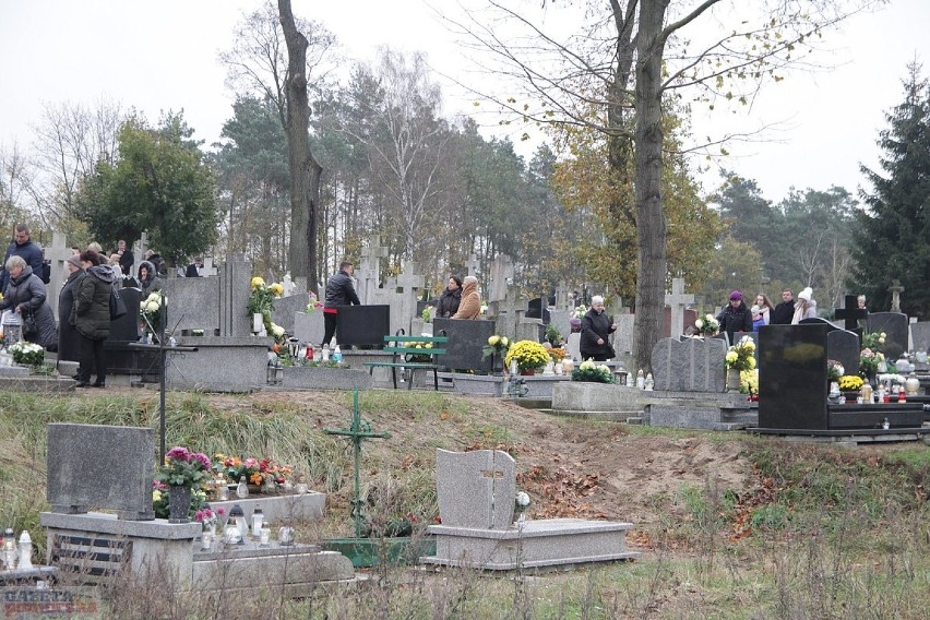 Podobnie, jak na innych cmentarzach, także i na nekropolii...