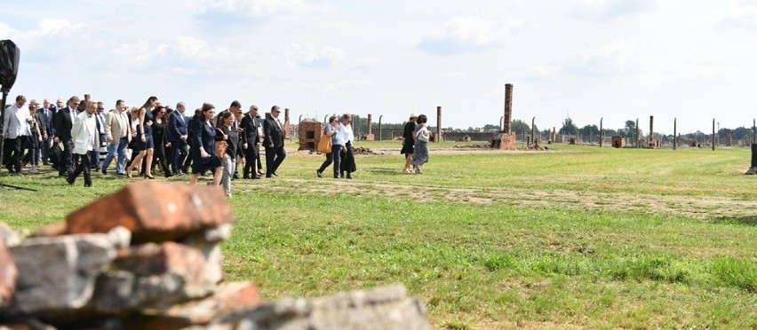 Uczcili pamięć zamordowanych Sinti i Romów w KL Auschwitz - Birkenau