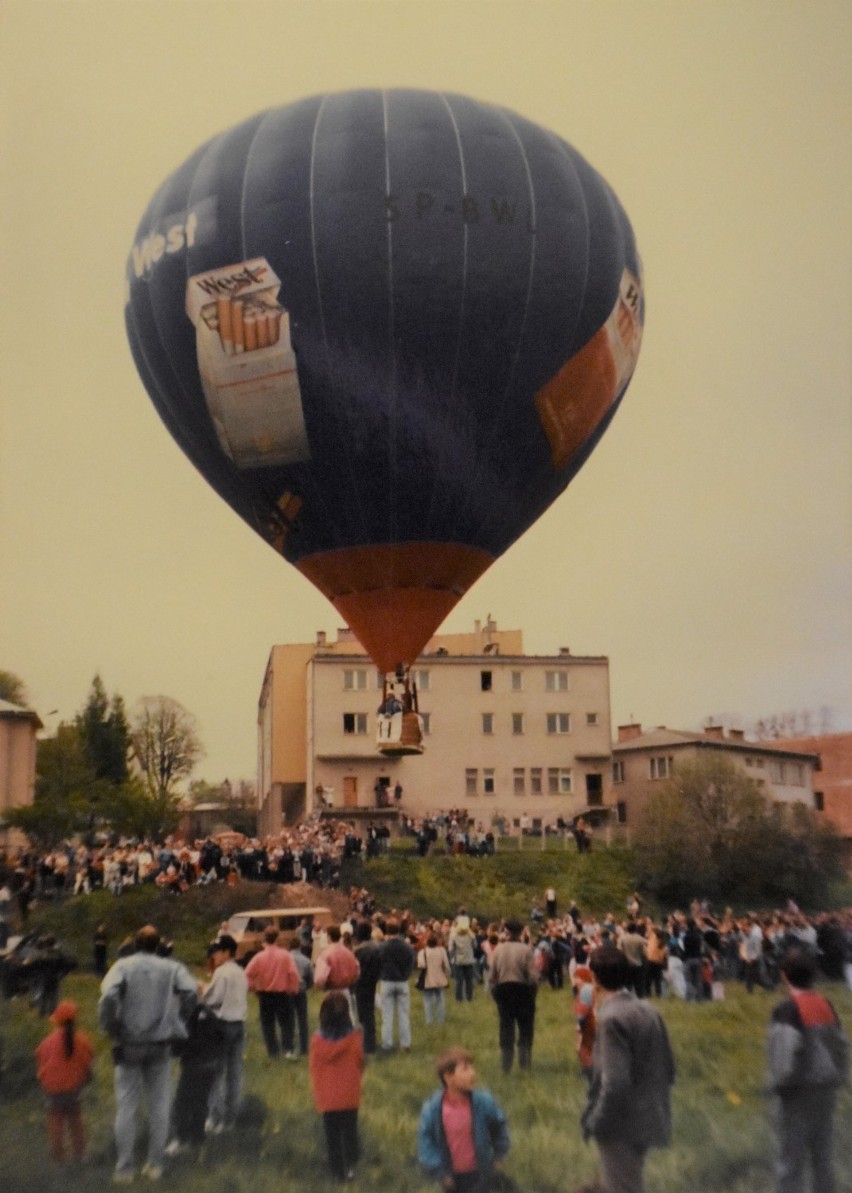 Dni Gorlic 15, 20 i 25 lat temu. Kto jeszcze pamięta setki rekonstruktorów na ulicach Gorlic i balony, które latały nad regionem?