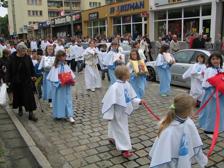 Głogów: Tysiące głogowian na procesjach Bożego Ciała FOTO