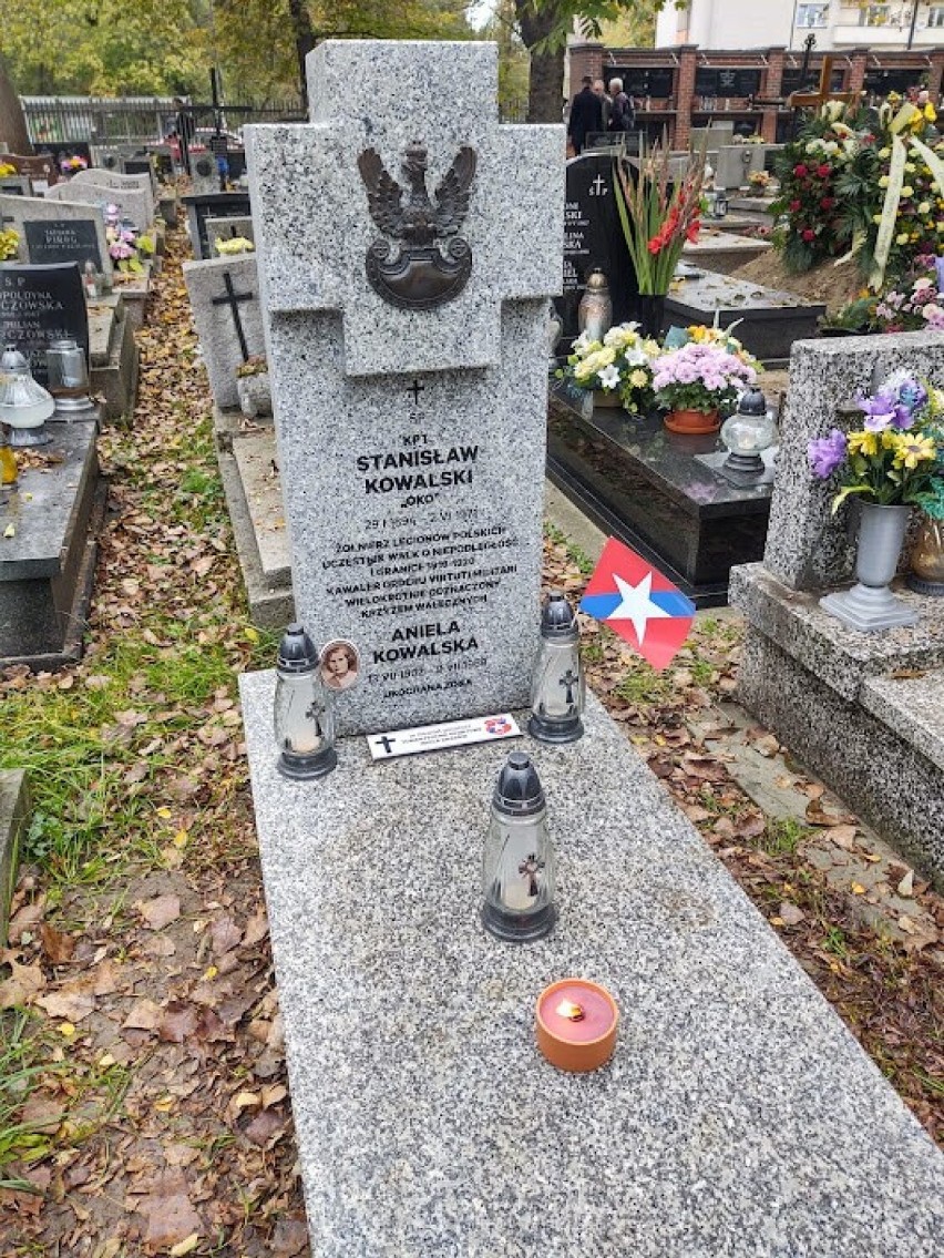 Wisła Kraków. Kibice „Białej Gwiazdy” sprzątali groby i to nie tylko w Krakowie