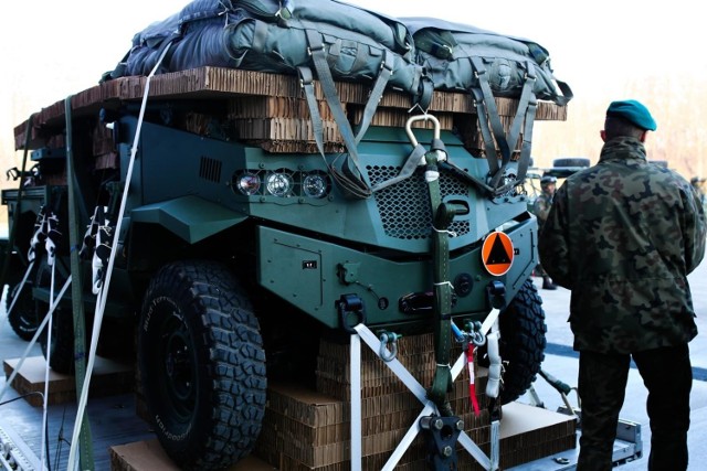 Agencja Mienia Wojskowego w Bydgoszczy wyprzedaje sprzęt wojskowy. W sprzedaży bezprzetargowej jest ponad 120 ofert. Zobaczcie, co można kupić od wojska za bezcen.