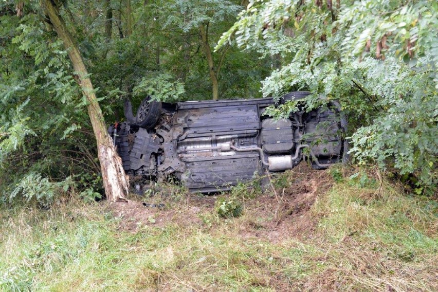 Wypadek na drodze Teklimyśl - Krzemieniewo. Samochód dachował na zakręcie [ZDJĘCIA]