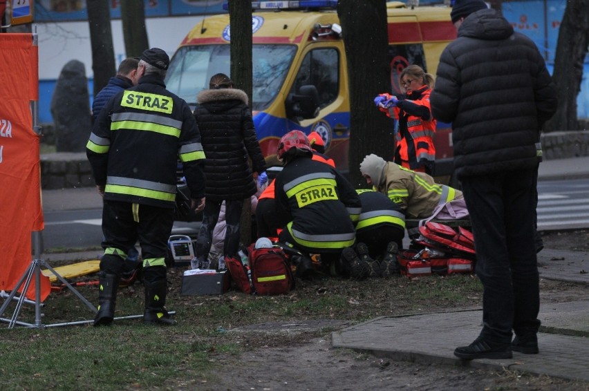 W związku z pandemią koronawirusa załogi pogotowia mają...