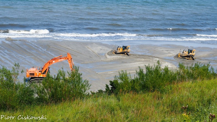 Poszerzanie plaży w Jastrzębiej Górze (wakacje 2019)