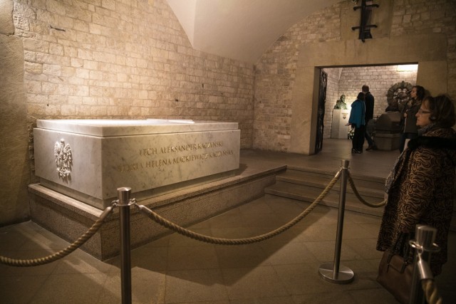 Nowy sarkofag, w którym spoczną trumny z ciałami Marii i Lecha Kaczyńskich.