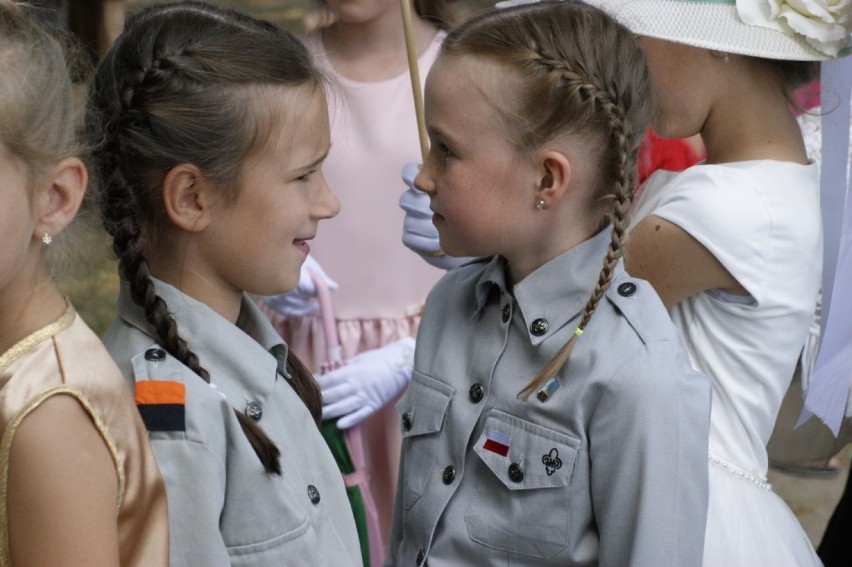 Społeczność Szkoły Podstawowej w Słocinie w spektaklu "Cieszmy się wolnością" [GALERIA ZDJĘĆ]