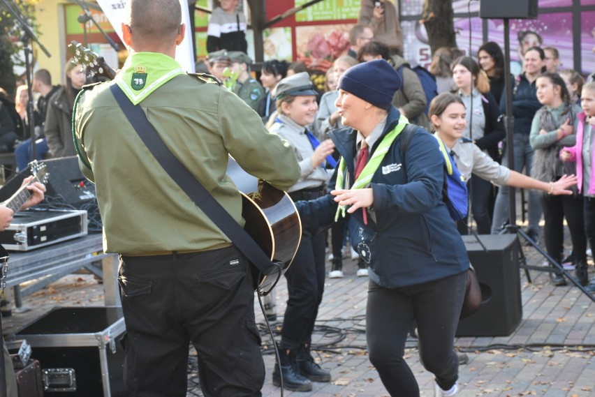 To był udany festyn. Tańcami, konkursami i zabawami  powitano jesień w Chełmie. Zobacz zdjęcia