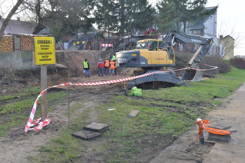 Ruszyła budowa kładki pieszo-rowerowej nad ruchliwą ulicą Szarych Szeregów w Radomiu