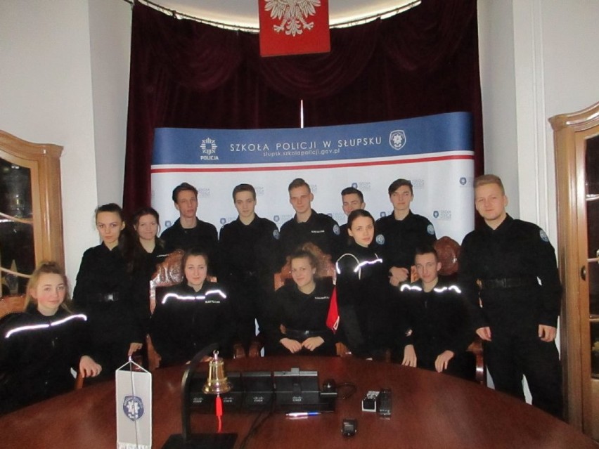 Uczniowie na zajęciach szkoleniowych w Szkole Policji w Słupsku