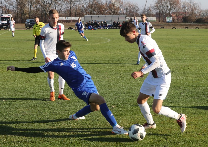 Kamil Kort (6.) podczas meczu z FASE Szczecin.